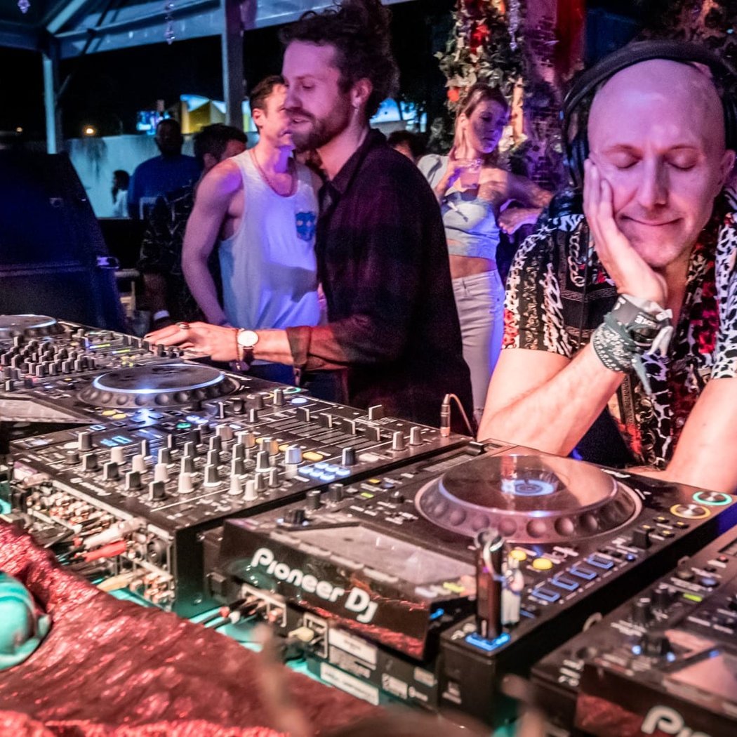 Lee Burridge live at The Den 1